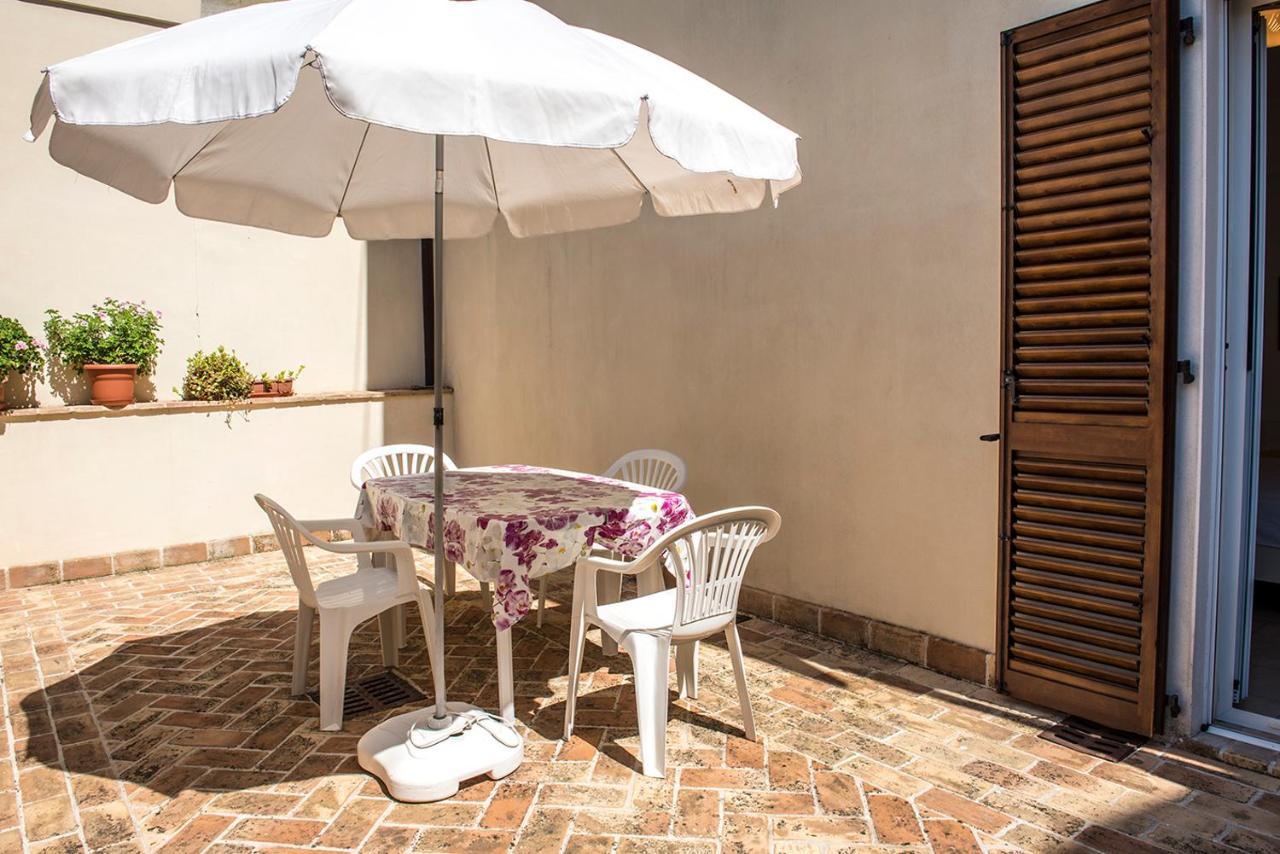 N011 - Numana, Nuovo Bilocale Con Giardino Apartment Sirolo Ngoại thất bức ảnh